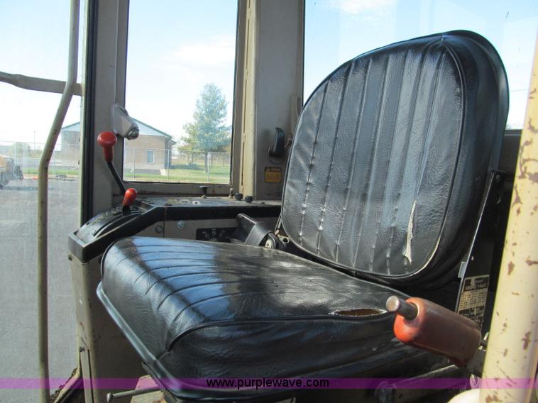 image for item F4652 1989 John Deere 670B motor grader