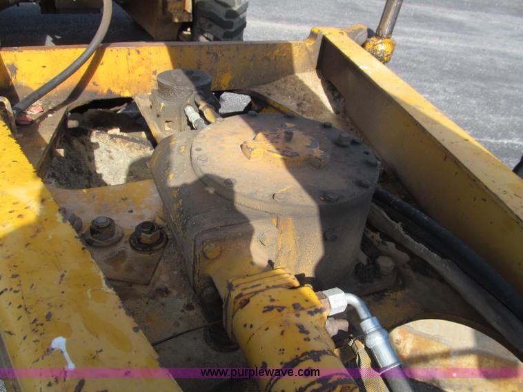 image for item F4652 1989 John Deere 670B motor grader
