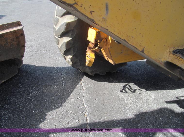 image for item F4652 1989 John Deere 670B motor grader