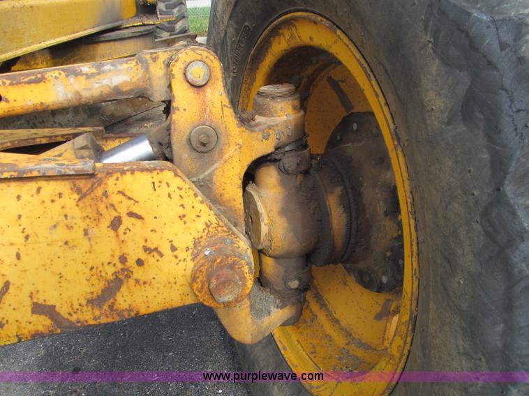 image for item F4652 1989 John Deere 670B motor grader