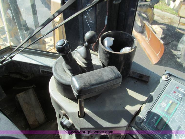 image for item F4653 1996 Case 621B wheel loader