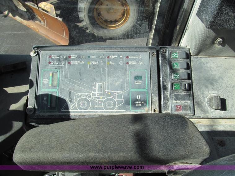 image for item F4653 1996 Case 621B wheel loader