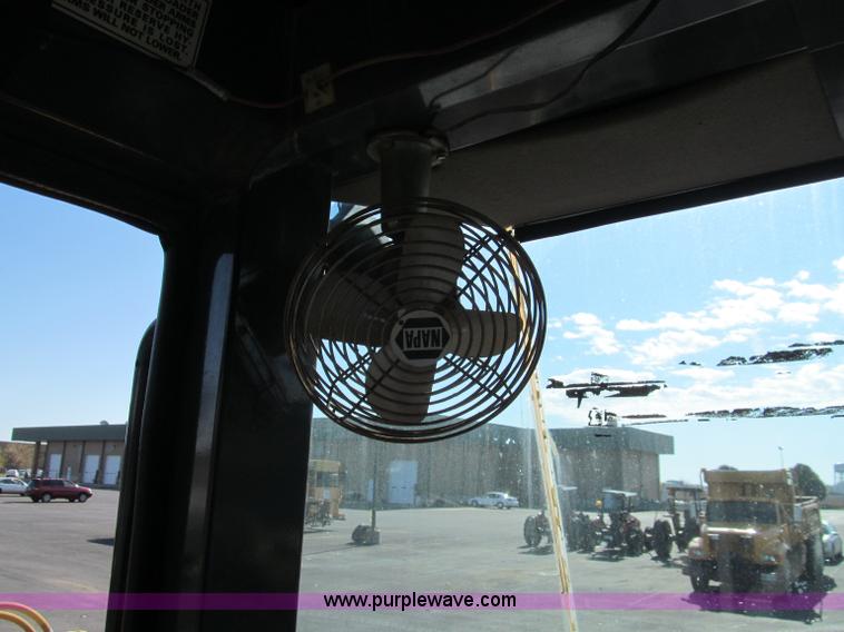 image for item F4653 1996 Case 621B wheel loader