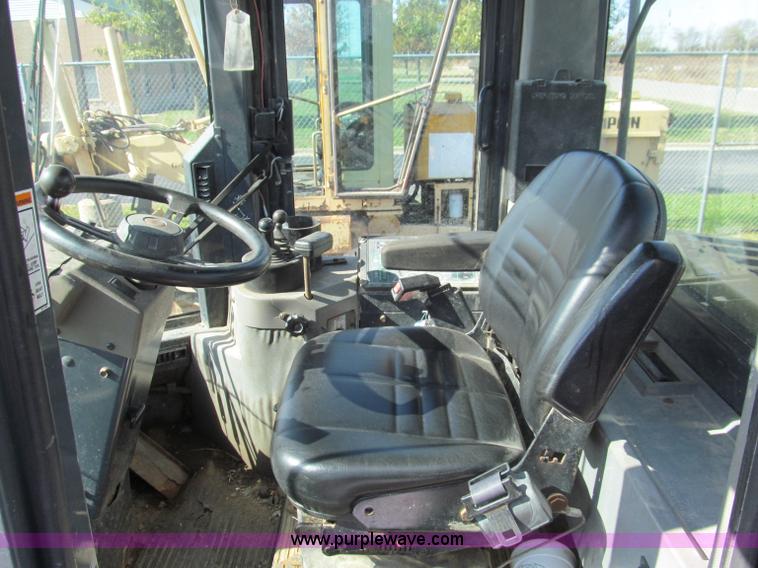 image for item F4653 1996 Case 621B wheel loader