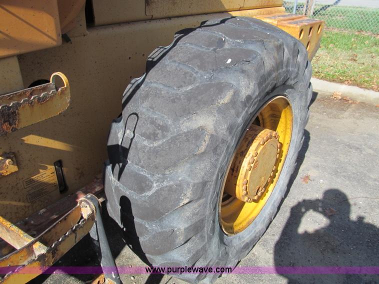 image for item F4653 1996 Case 621B wheel loader