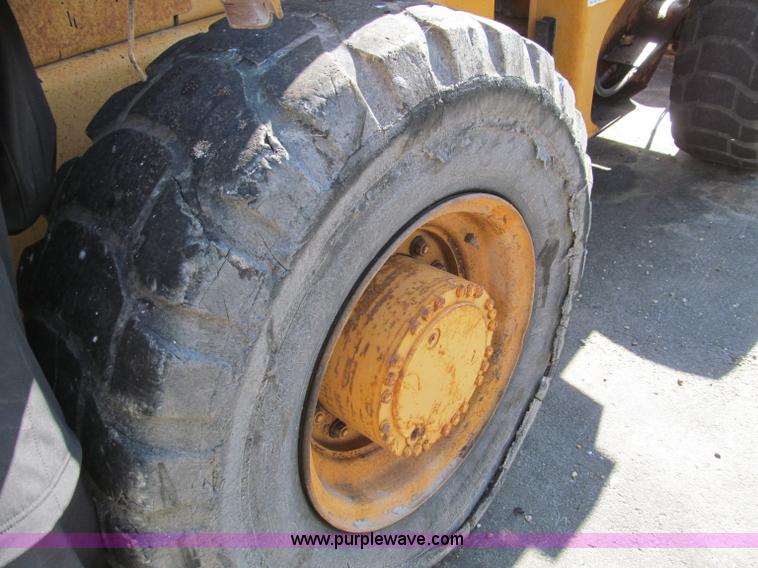 image for item F4653 1996 Case 621B wheel loader