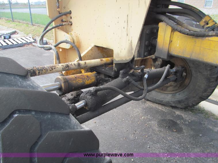 image for item F4654 1985 Champion 720 motor grader