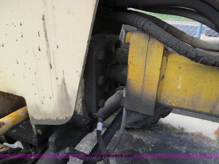 image for item F4654 1985 Champion 720 motor grader