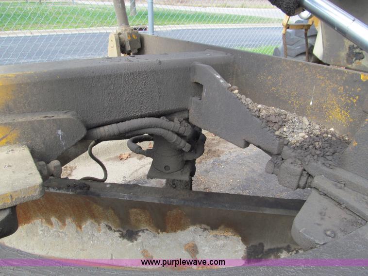 image for item F4654 1985 Champion 720 motor grader