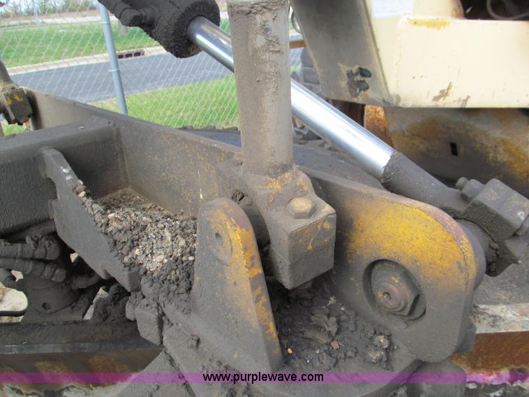 image for item F4654 1985 Champion 720 motor grader