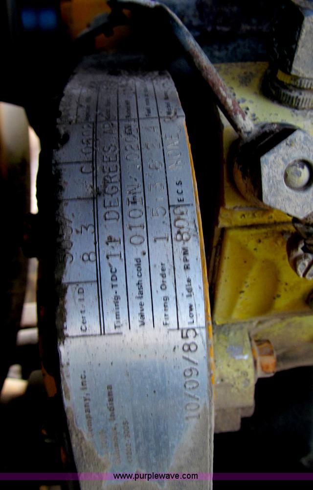 image for item F4654 1985 Champion 720 motor grader