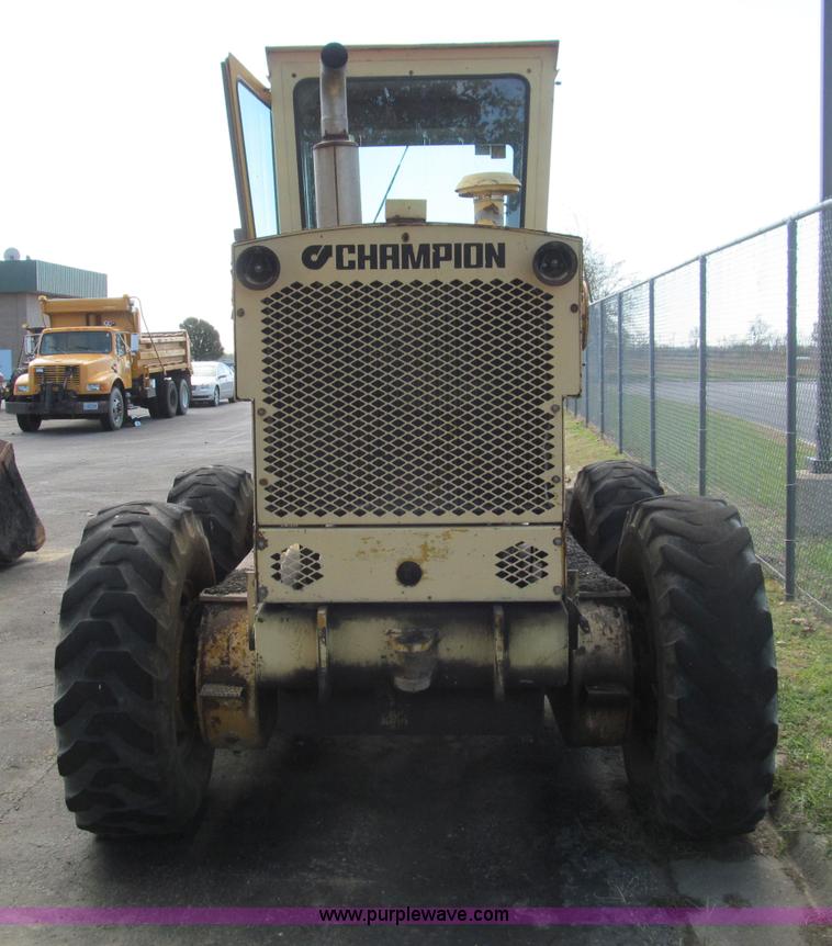 image for item F4654 1985 Champion 720 motor grader