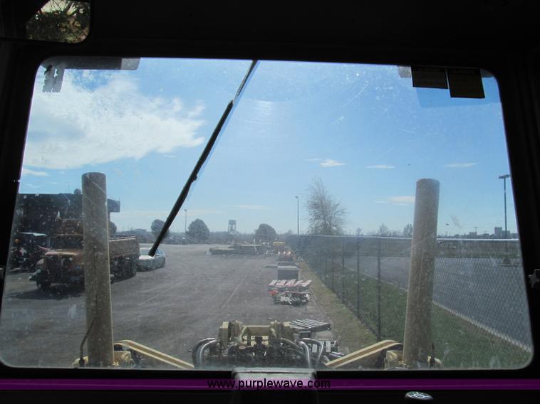 image for item F4654 1985 Champion 720 motor grader