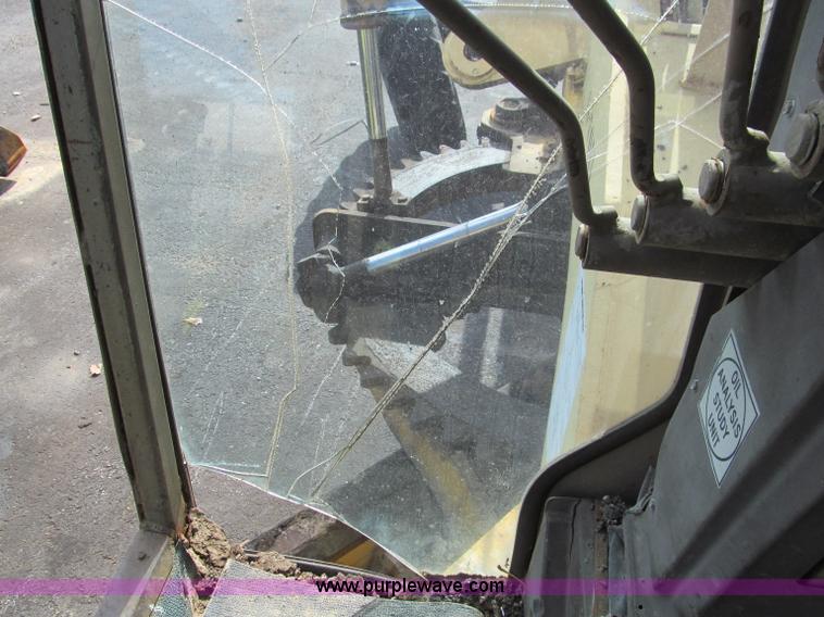 image for item F4654 1985 Champion 720 motor grader