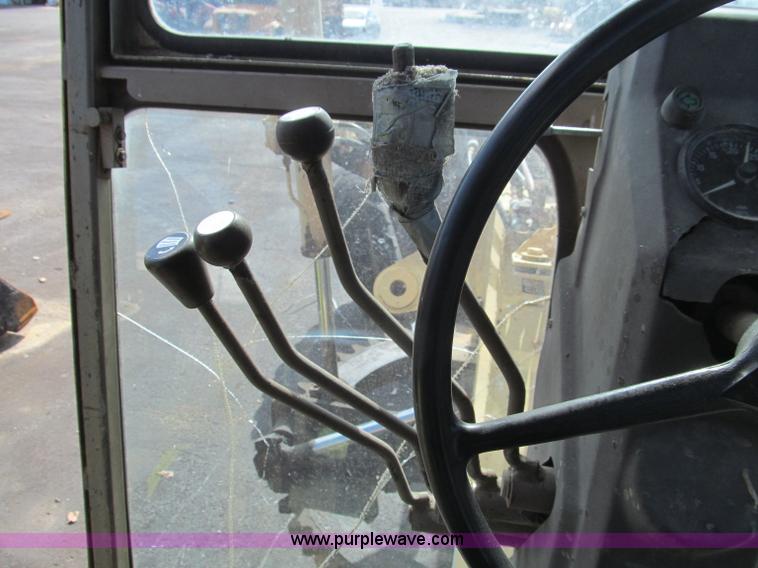 image for item F4654 1985 Champion 720 motor grader