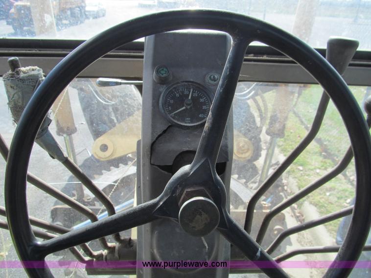 image for item F4654 1985 Champion 720 motor grader