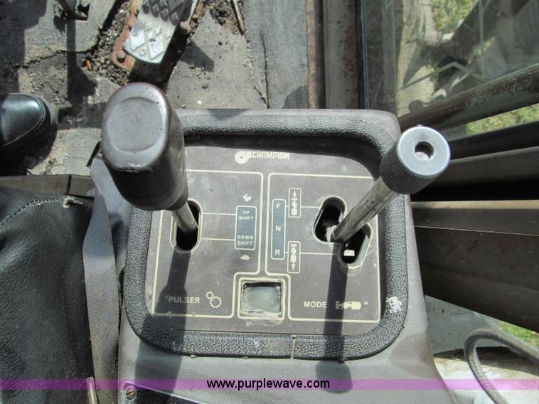 image for item F4654 1985 Champion 720 motor grader