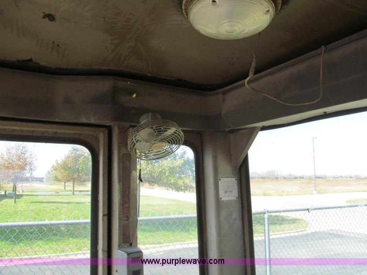 image for item F4654 1985 Champion 720 motor grader