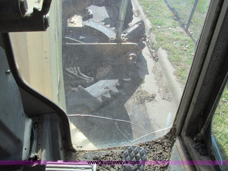 image for item F4654 1985 Champion 720 motor grader