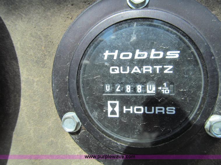 image for item F4654 1985 Champion 720 motor grader