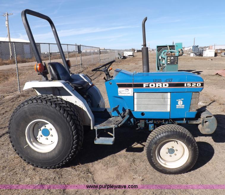 image for item F6272 1993 New Holland 1520 MFWD tractor