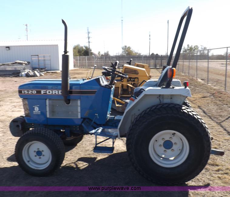 image for item F6272 1993 New Holland 1520 MFWD tractor