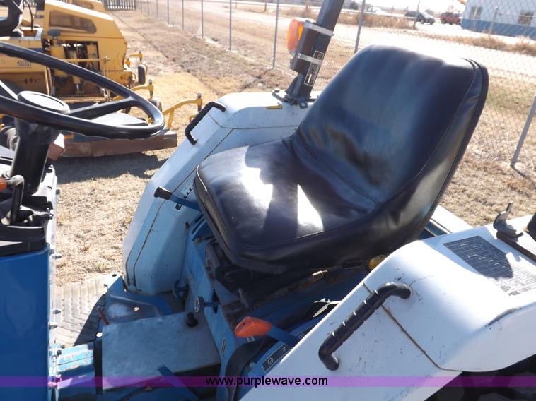 image for item F6272 1993 New Holland 1520 MFWD tractor