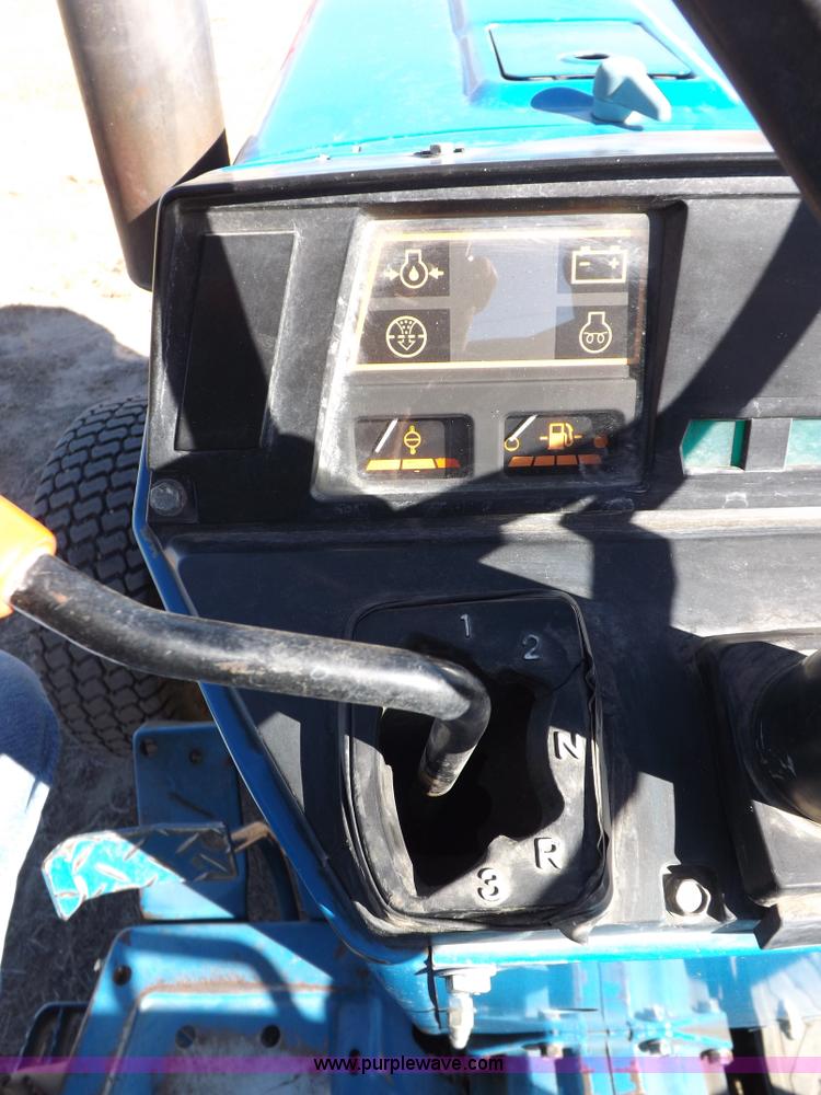 image for item F6272 1993 New Holland 1520 MFWD tractor