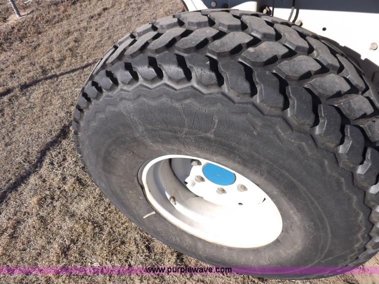 image for item F6272 1993 New Holland 1520 MFWD tractor