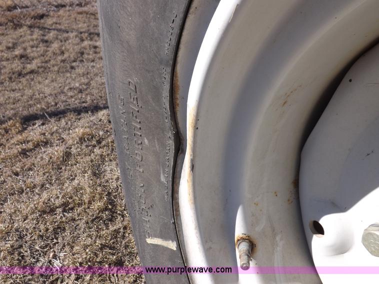 image for item F6272 1993 New Holland 1520 MFWD tractor