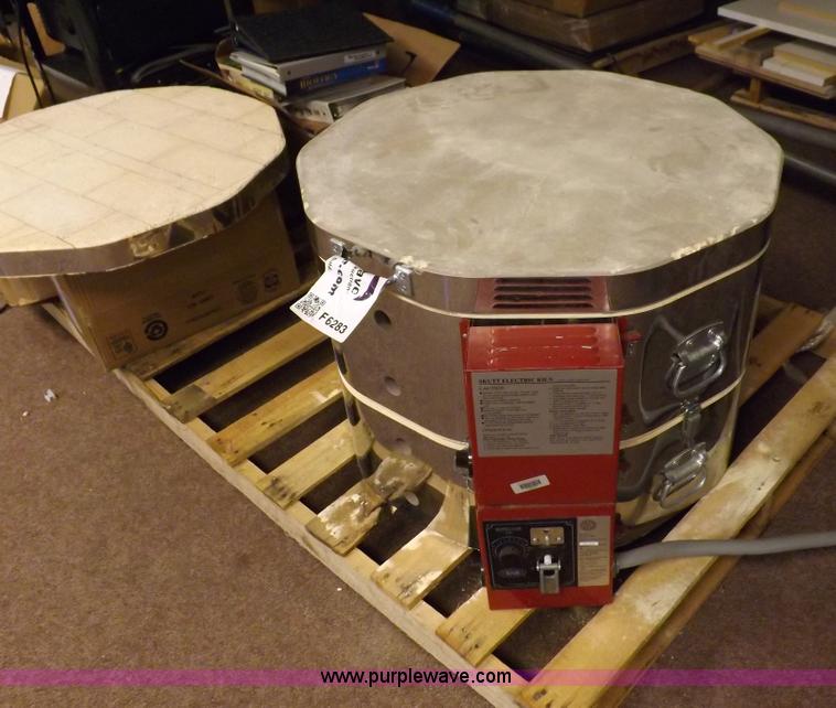 Skutt KS1018 electric kiln in Garden City, KS Item F6283 sold Purple Wave