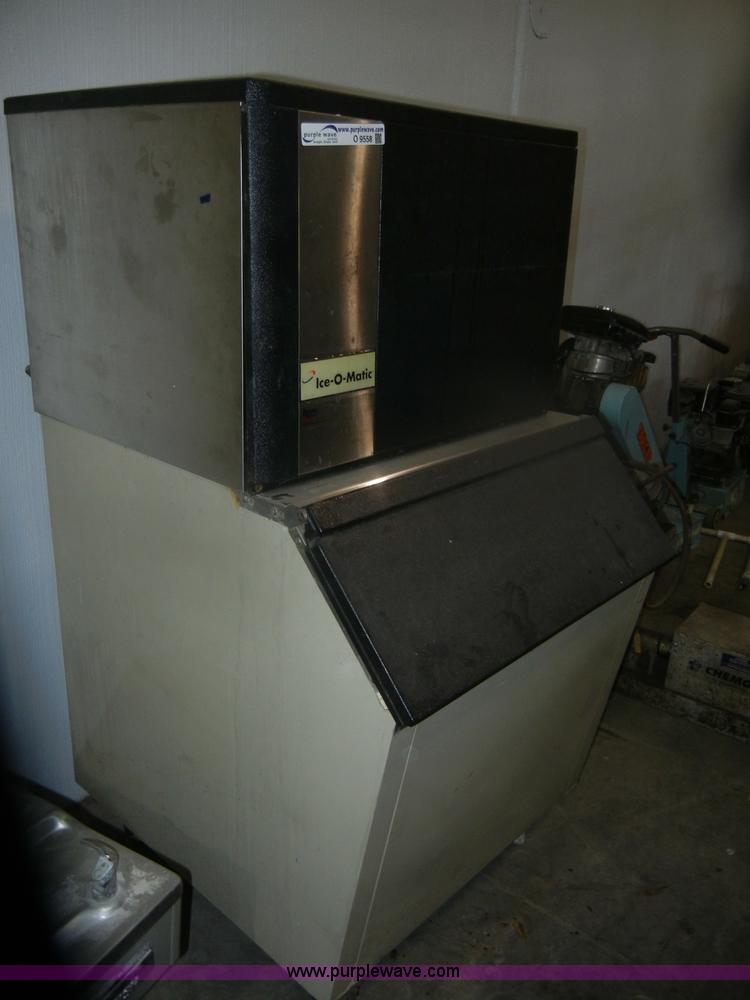 image for item O9558 Assorted restaurant equipment