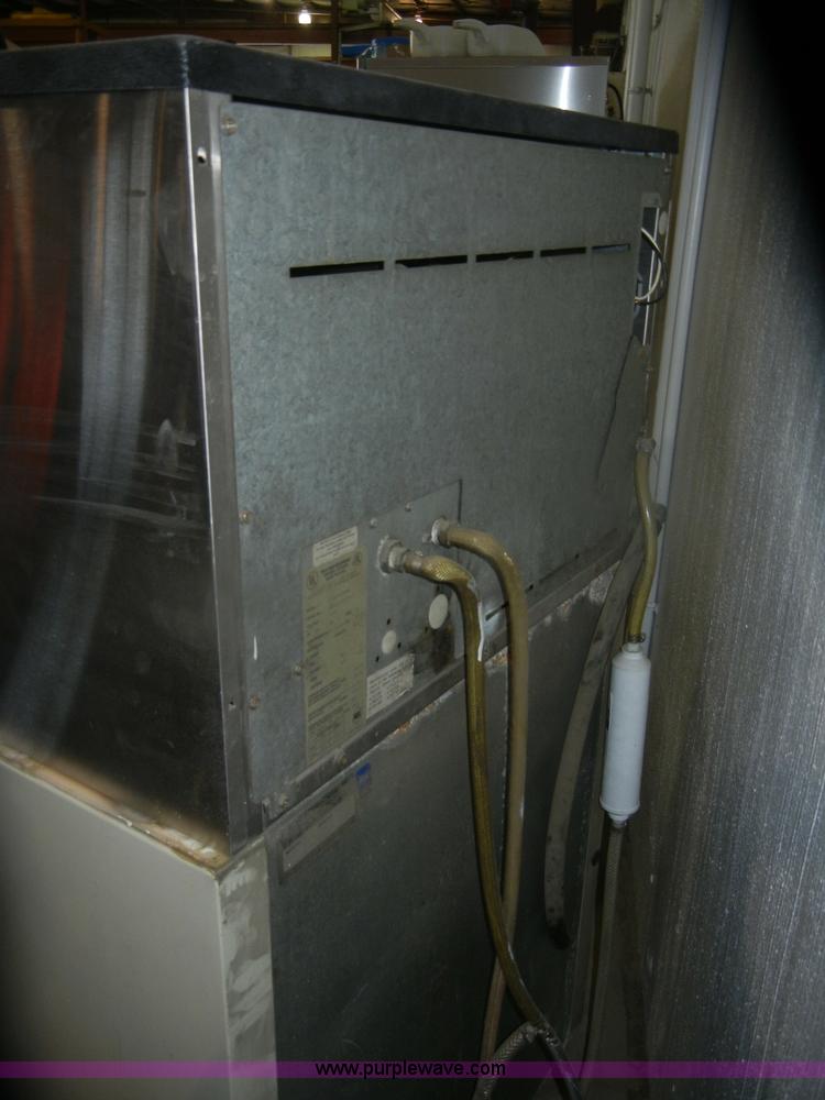 image for item O9558 Assorted restaurant equipment