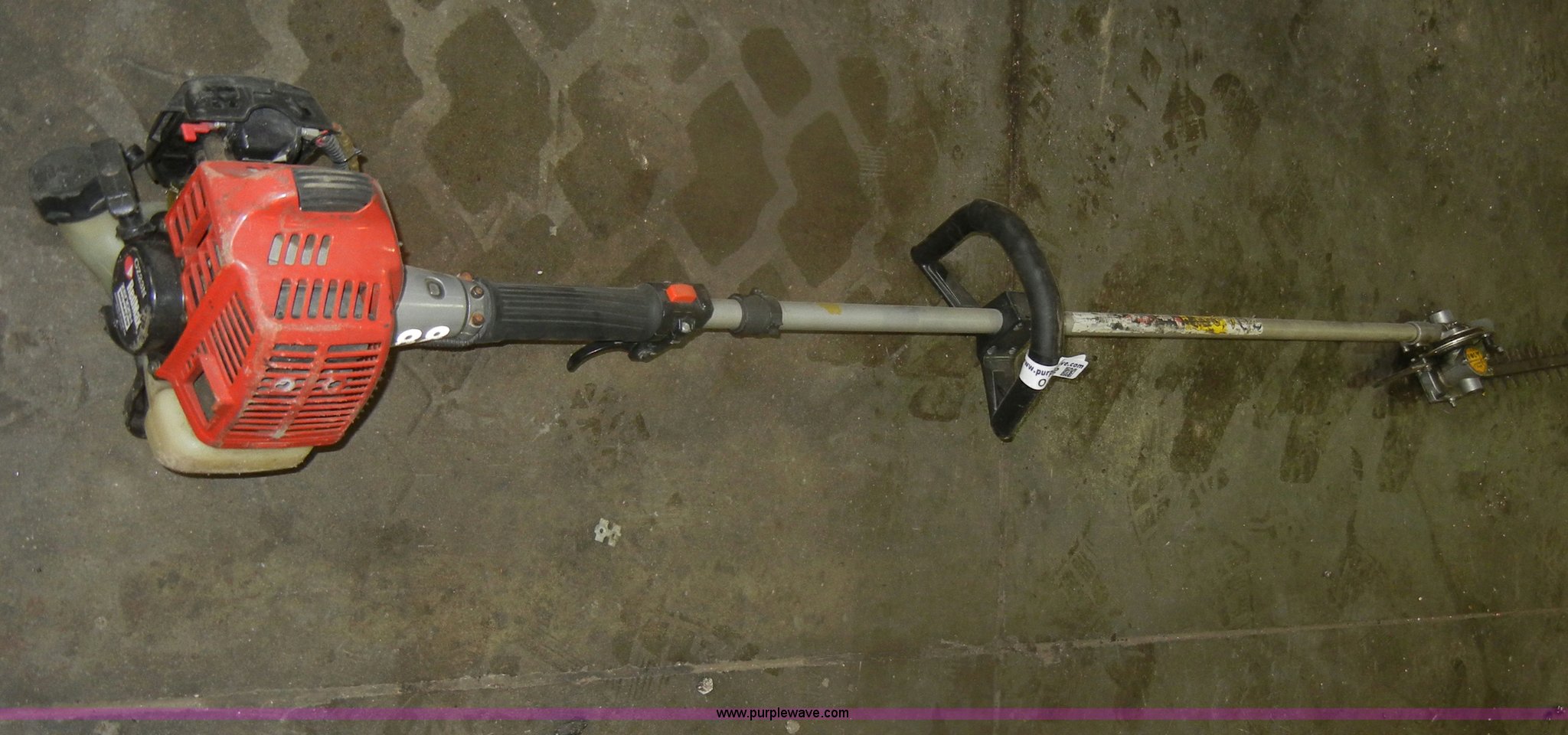 Red Max GZ23N straight shaft hedge trimmer in Merriam, KS Item O9552