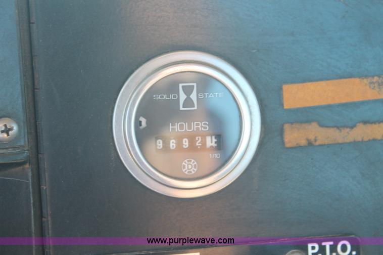 image for item C2868 1982 International Paystar 5000 semi truck