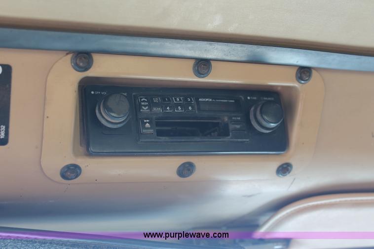 image for item C2868 1982 International Paystar 5000 semi truck