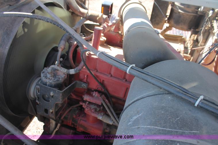 image for item C2868 1982 International Paystar 5000 semi truck