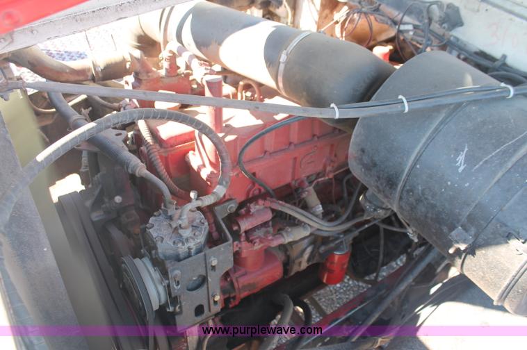 image for item C2868 1982 International Paystar 5000 semi truck