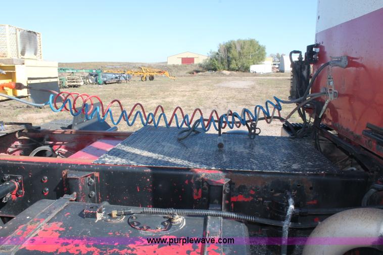 image for item C2868 1982 International Paystar 5000 semi truck