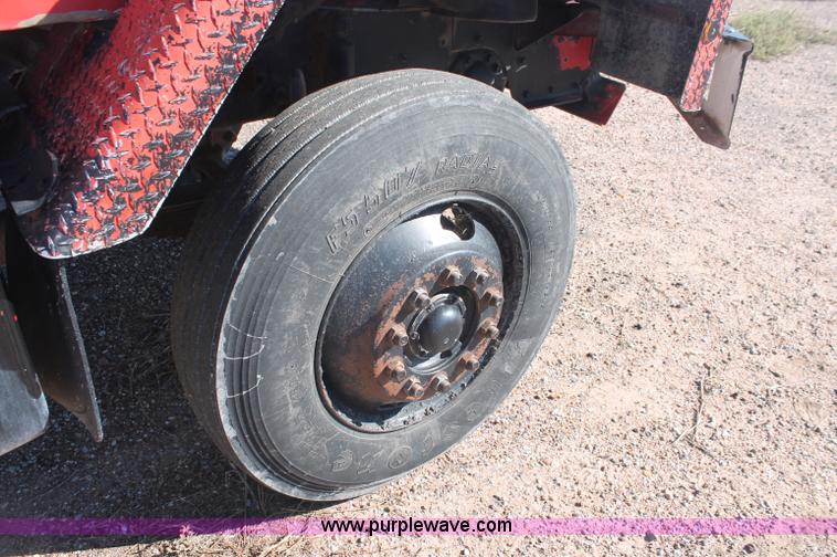 image for item C2868 1982 International Paystar 5000 semi truck