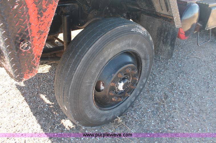 image for item C2868 1982 International Paystar 5000 semi truck