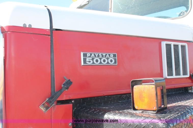 image for item C2868 1982 International Paystar 5000 semi truck