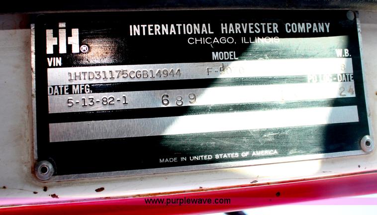 image for item C2868 1982 International Paystar 5000 semi truck