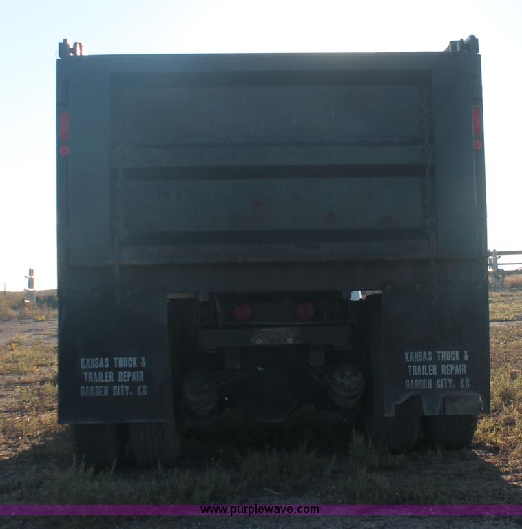 image for item C2877 1981 International S2600 tandem axle dump truck