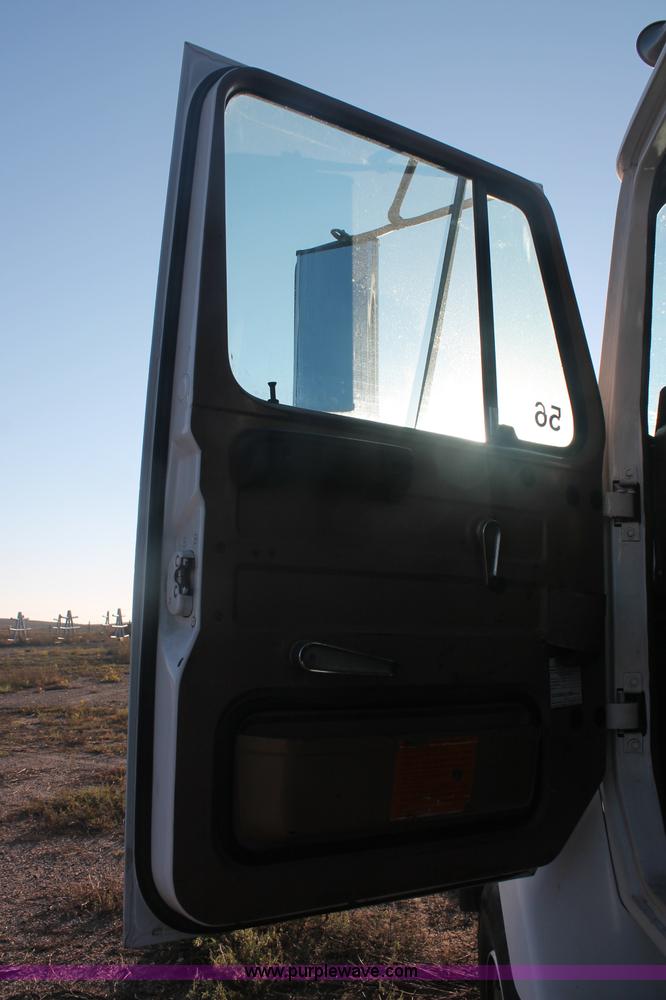 image for item C2877 1981 International S2600 tandem axle dump truck