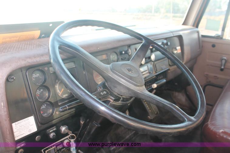 image for item C2877 1981 International S2600 tandem axle dump truck