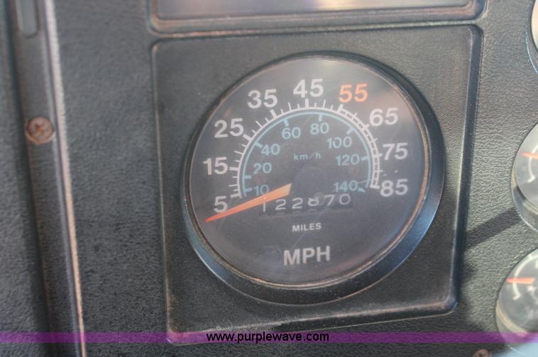 image for item C2877 1981 International S2600 tandem axle dump truck