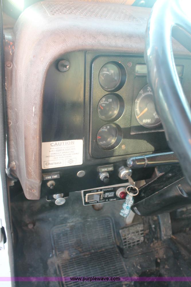 image for item C2877 1981 International S2600 tandem axle dump truck