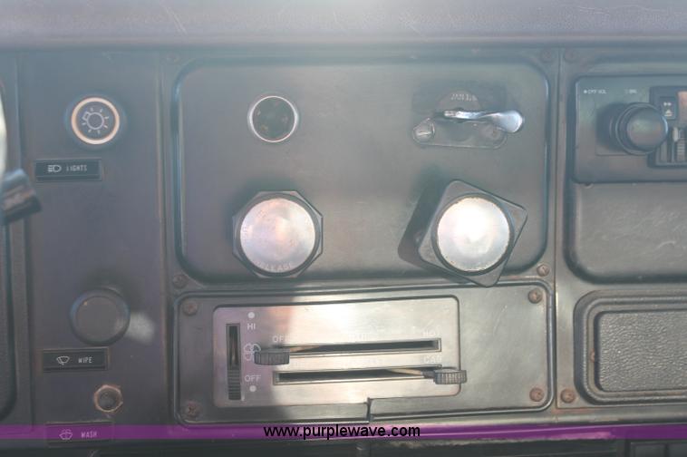 image for item C2877 1981 International S2600 tandem axle dump truck