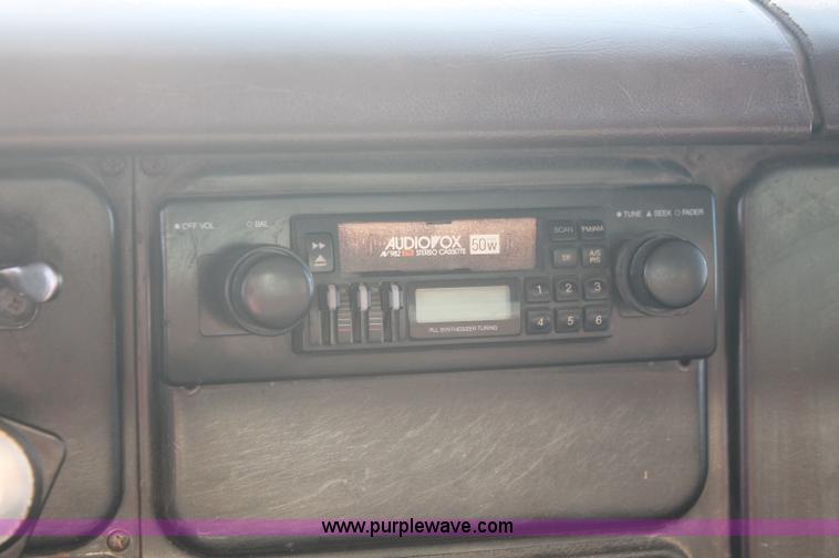 image for item C2877 1981 International S2600 tandem axle dump truck